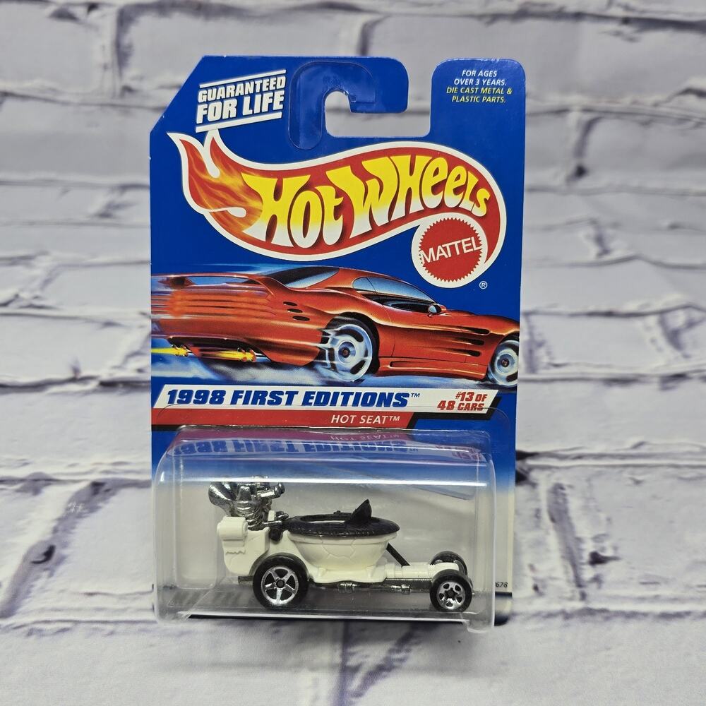 1998 Hot Wheels #648 First Editions 13/40 HOT SEAT White/Black w/5Spoke